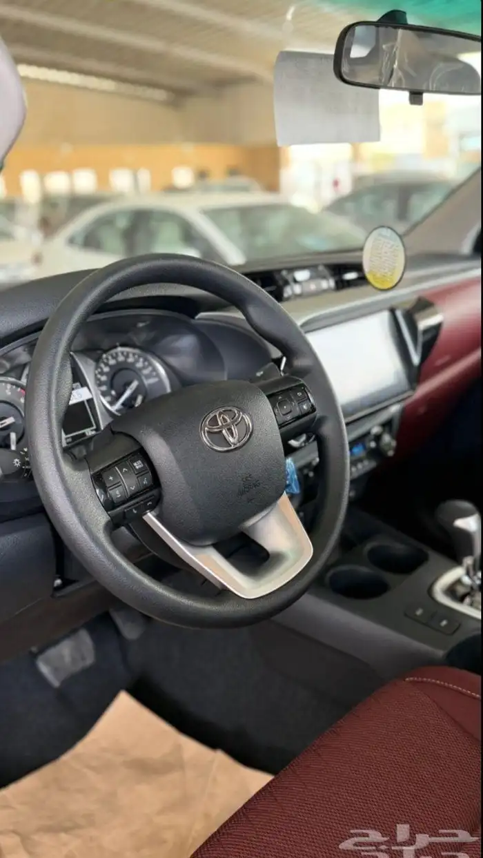 تويوتا هايلوكس بنزين اتوماتيك فل كامل سعودي( 2025 ) 10