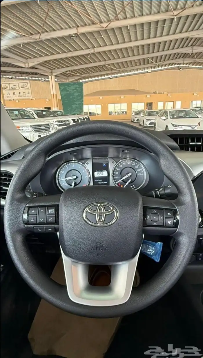تويوتا هايلوكس بنزين اتوماتيك فل كامل سعودي( 2025 ) 13