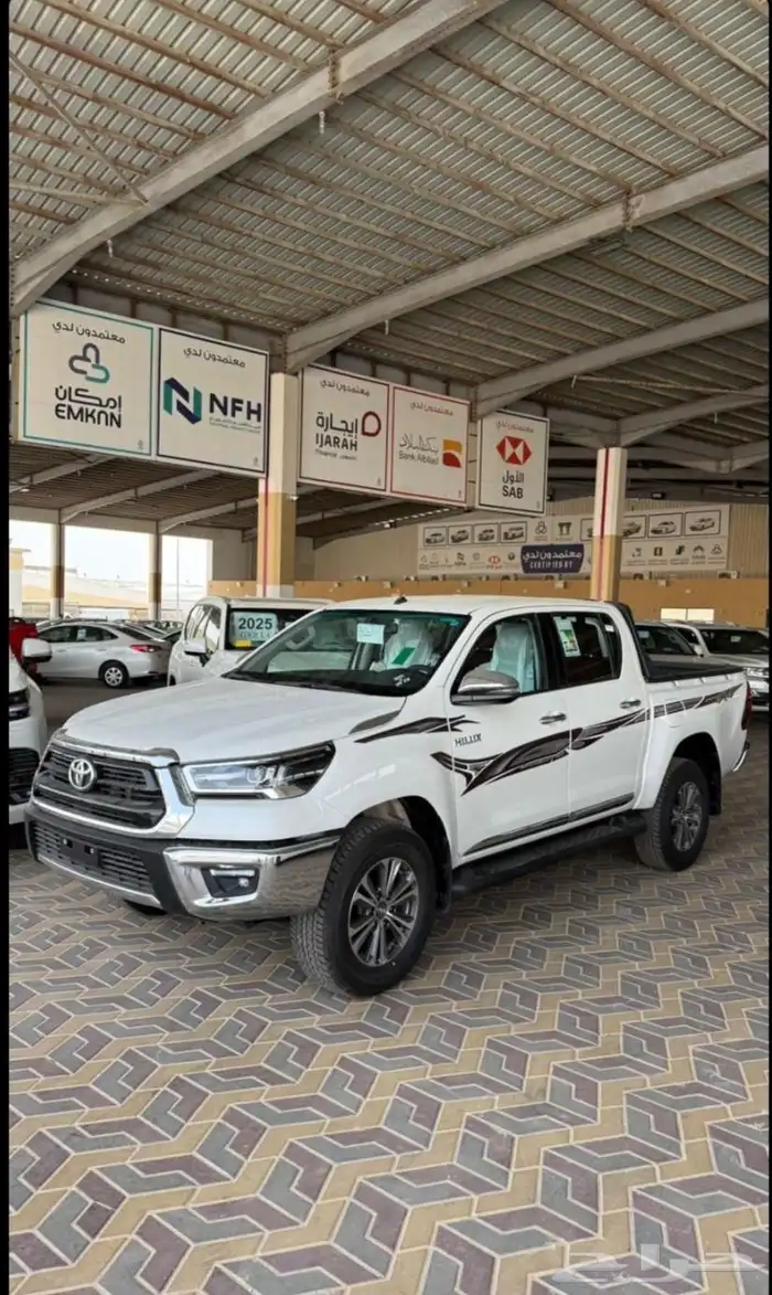تويوتا هايلوكس بنزين اتوماتيك فل كامل سعودي( 2025 ) 3