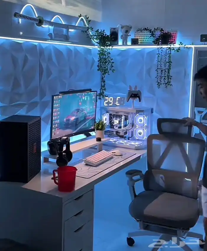 خذ طاولة قيمنق احترافية بسعر ولا بالأحلام 450 ريال 3