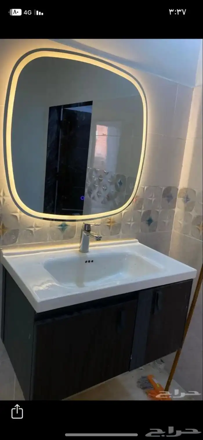 مغسلة بمراية ليد ملون بدولاب جديدة نظيفة وسليمة من العينة 0