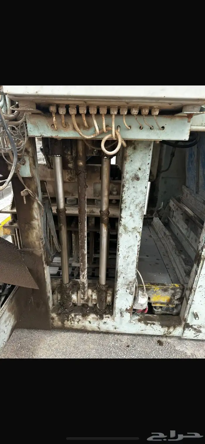 للبيع مصنع بلك كامل بمعداته 24