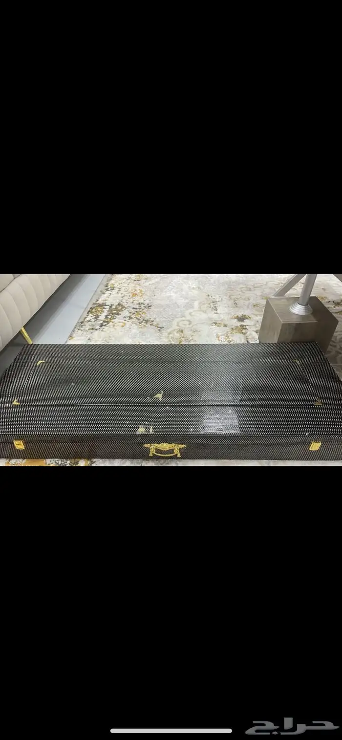 درع فيه سيف عطور بشت 1