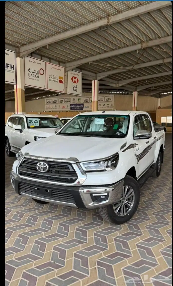 تويوتا هايلوكس بنزين اتوماتيك فل كامل سعودي( 2025 ) 4