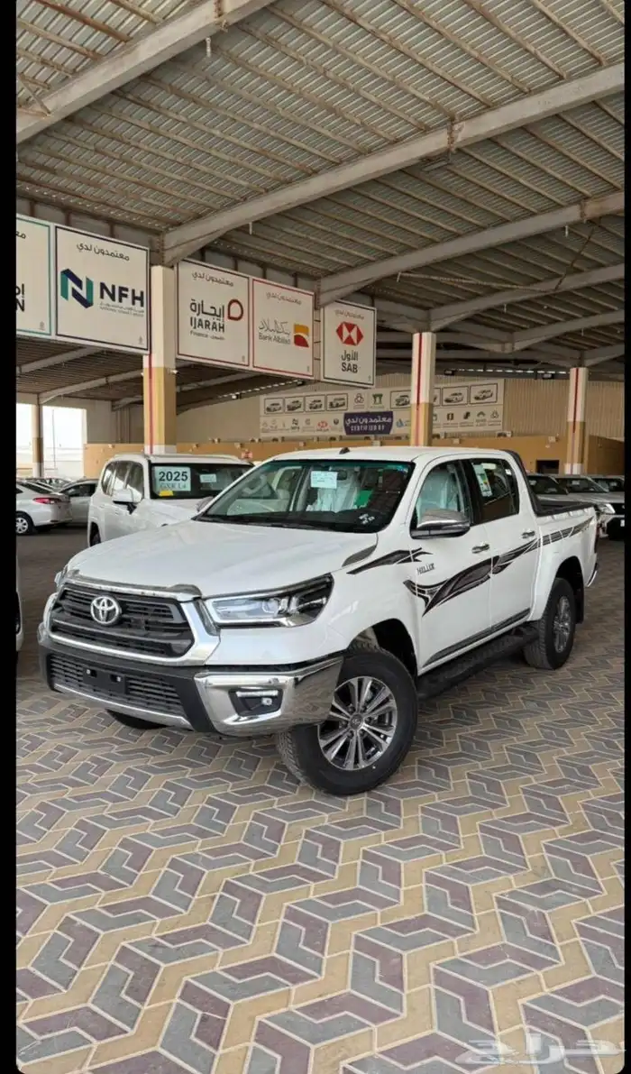 تويوتا هايلوكس بنزين اتوماتيك فل كامل سعودي( 2025 ) 7