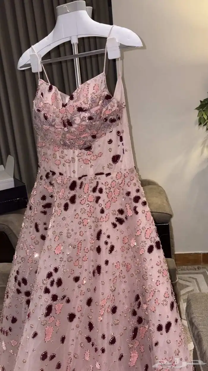 فستان ملكة جديد لم يلبس مقاس XL 1