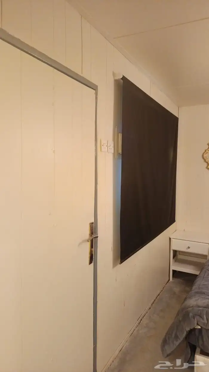 للبيع غرفة بركس متنقلة جاهزة مع دورة مياه 3 في 5 5