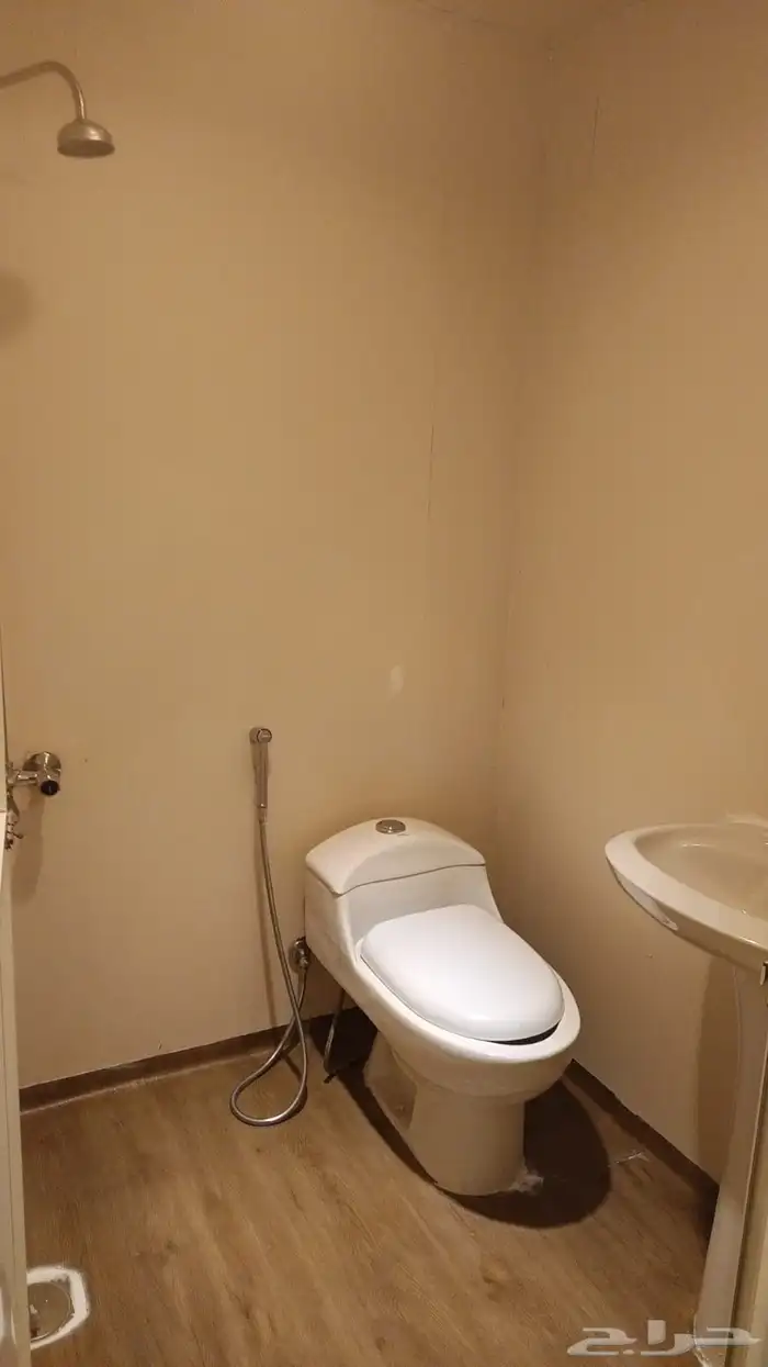 للبيع غرفة بركس متنقلة جاهزة مع دورة مياه 3 في 5 7