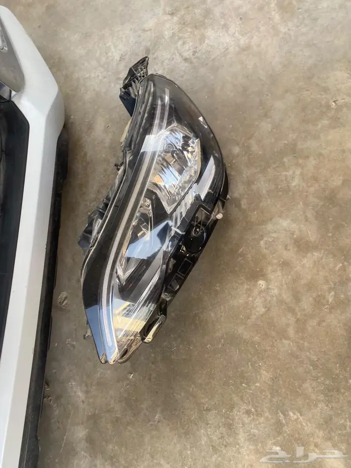 شمعه يسار بيجو 5008 0