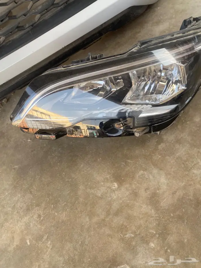 شمعه يسار بيجو 5008 1