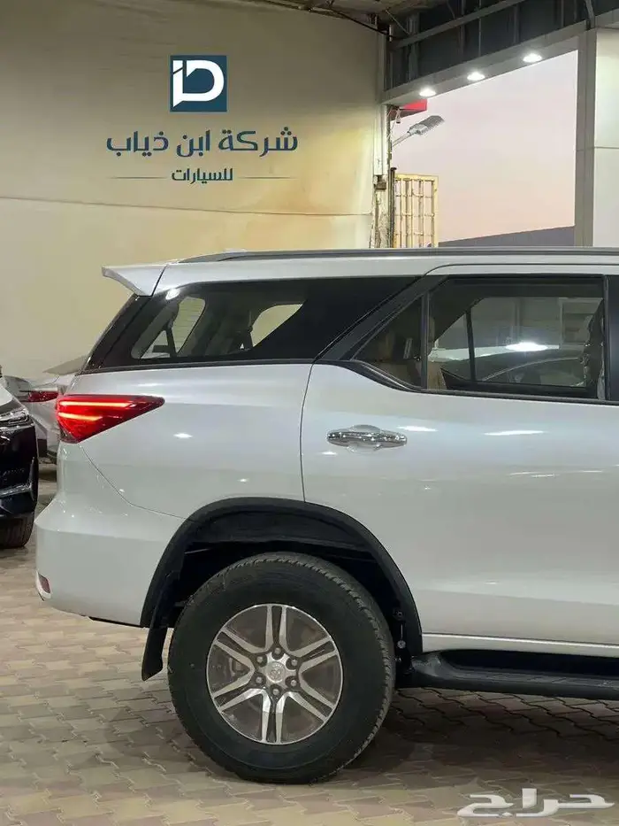 تويوتا فورشنر GX-2 بنزين لدى شركة ابن ذياب للسيارات 2