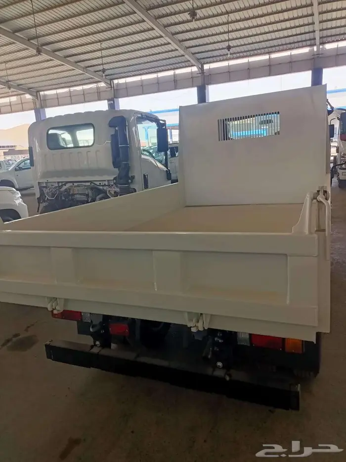 ايسوزو قلاب 3 طن موديل 2025 يابانى 3