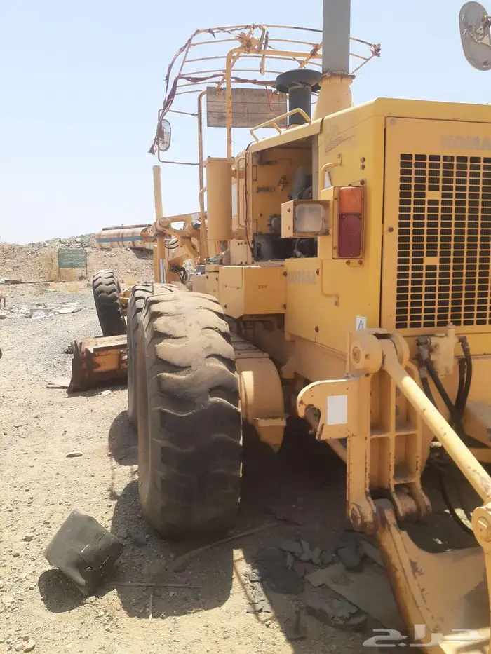 قريدر كوماتسو 705 للايجار موجود في جدة - صعبر 0