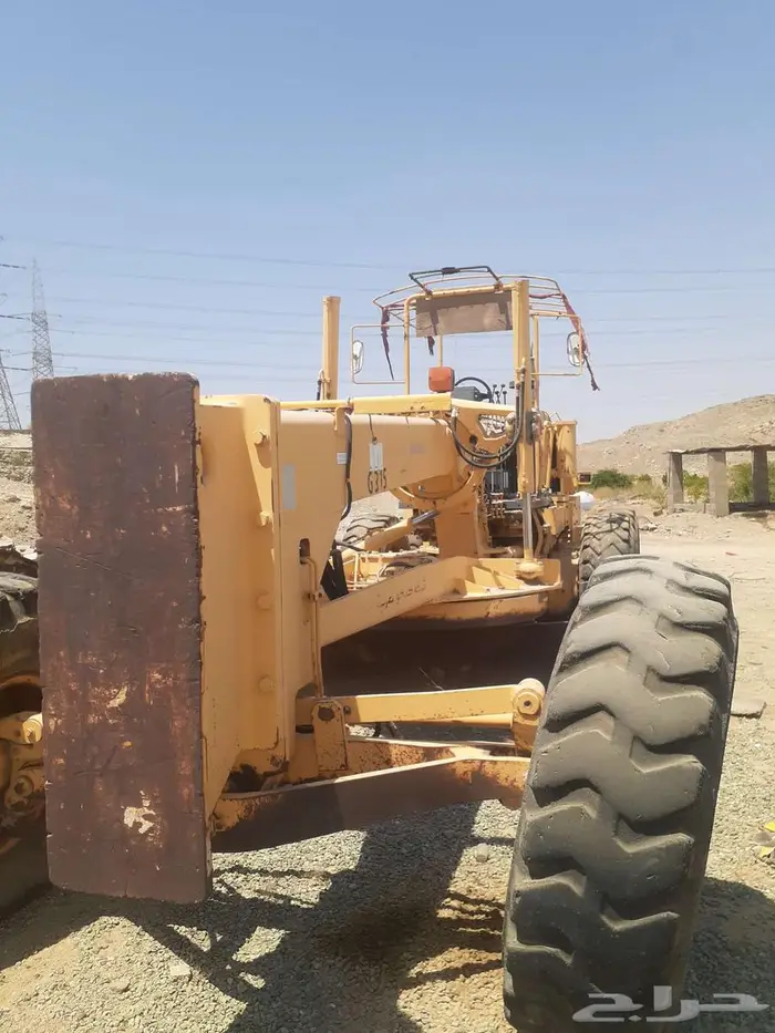 قريدر كوماتسو 705 للايجار موجود في جدة - صعبر 1