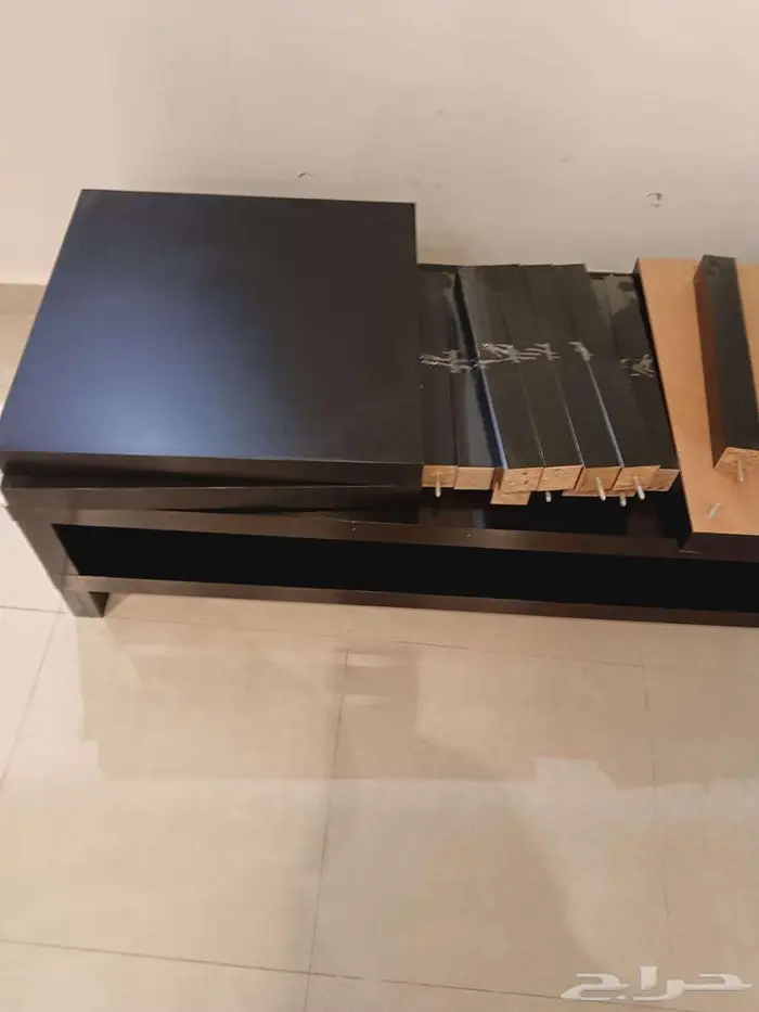 طاوله تلفاز من إيكيا وثلاثة طاولات صغيره 3