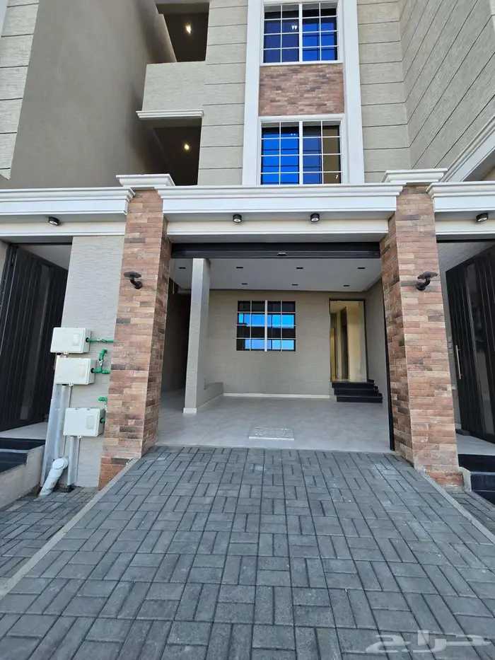 أدوار ارضيه تمليك 6غرف VIP حوش ومدخل سياره بين أبها والخميس 2