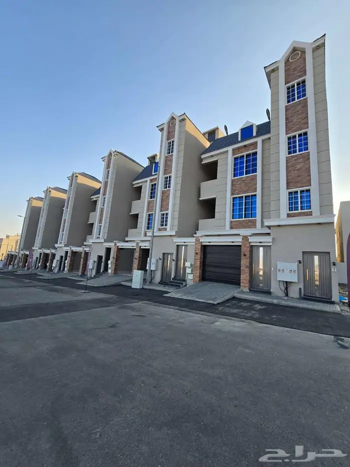 أدوار ارضيه تمليك 6غرف VIP حوش ومدخل سياره بين أبها والخميس 1