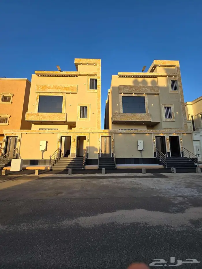 للبيع روف علوى مع ملحقVIPمدخل مستقل9غرف خلف حي الراقي شارعين 2