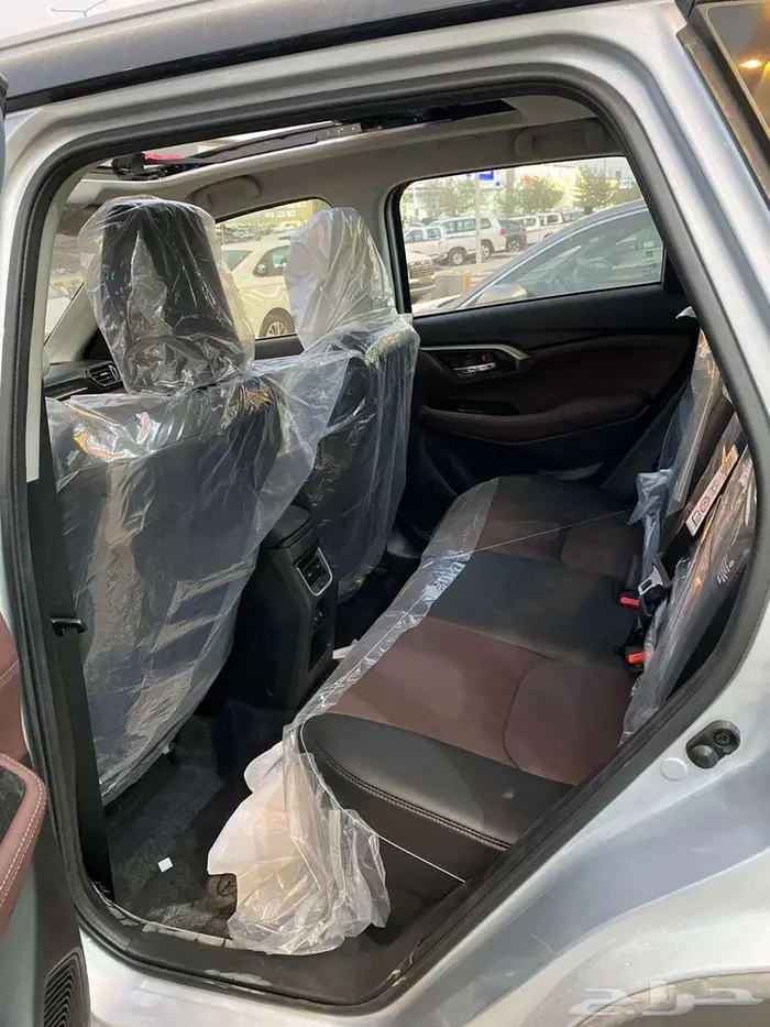 تويوتا اوربان كروزر 2025 4 كاميرات محيطية فتحة سقف بانوراما 14