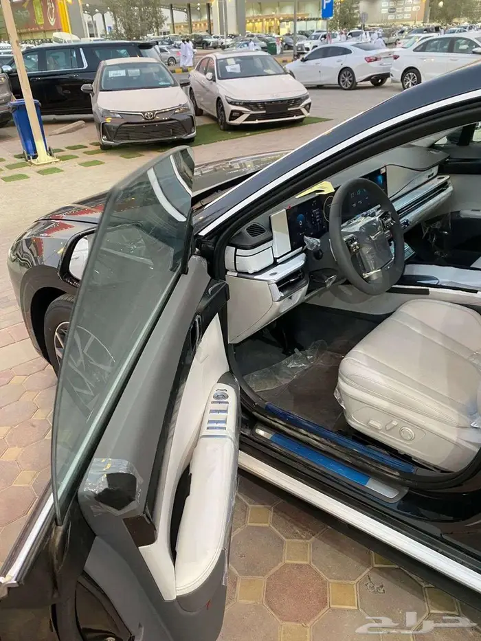 هيواندي ازيرا 2026 خليجي كلاسيك 6 سلندر (اصفار) 17