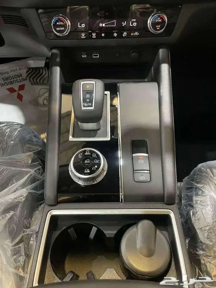 ميتسوبيشي - اوت لاندر - 2025 - متوفر فئات 10