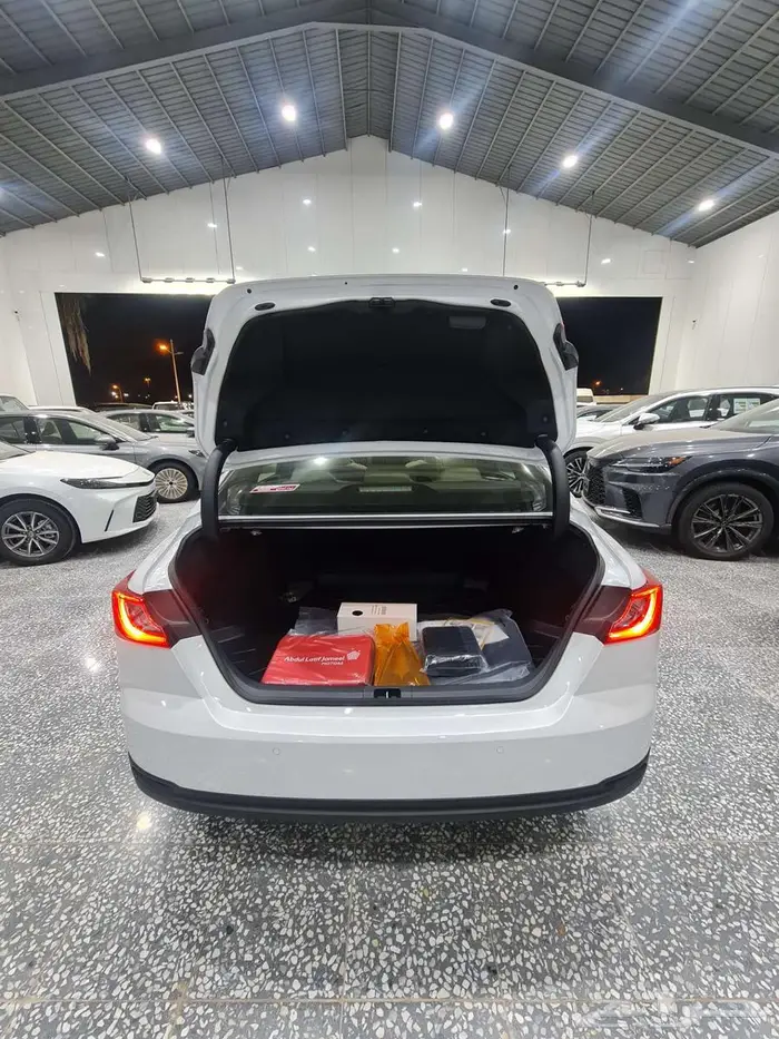 كامري LE هايبرد موديل 2025 بانوراما السعر 123050 17