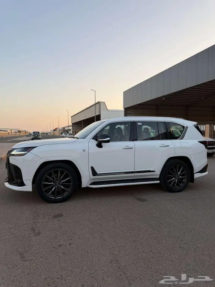 لكزسLX60 اف سبورت 2023 1
