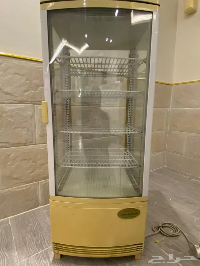 ثلاجة عرض بأربع واجهات زجاجية 3