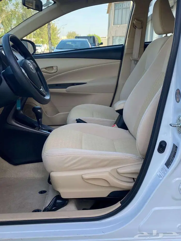 تويوتا يارس 2022 Y وارد عبداللطيف استخدام شخصي للبيع 26