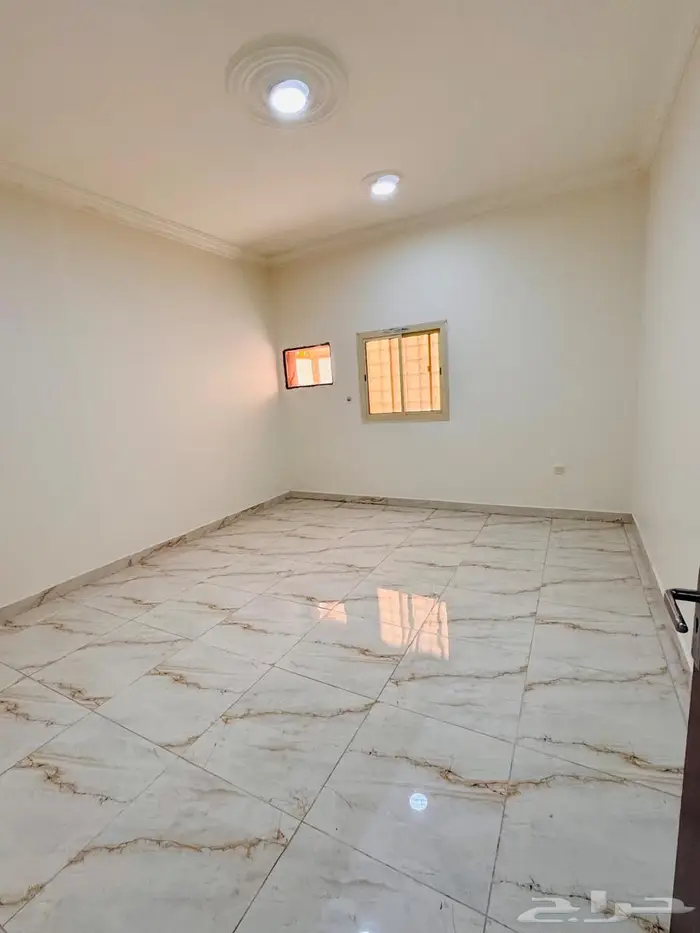 شقه للايجار 3 غرف وصالة بحي الريان 2