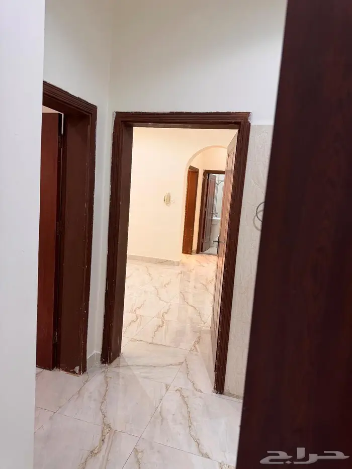 شقه للايجار 3 غرف وصالة بحي الريان 1