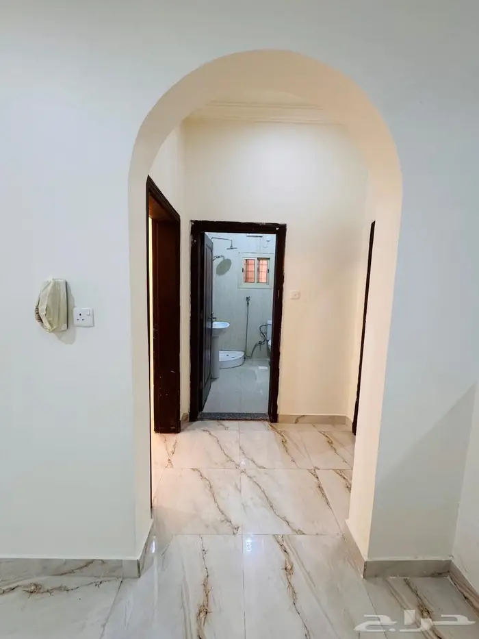 شقه للايجار 3 غرف وصالة بحي الريان 4