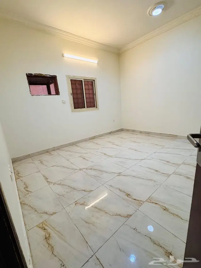 شقه للايجار 3 غرف وصالة بحي الريان 9