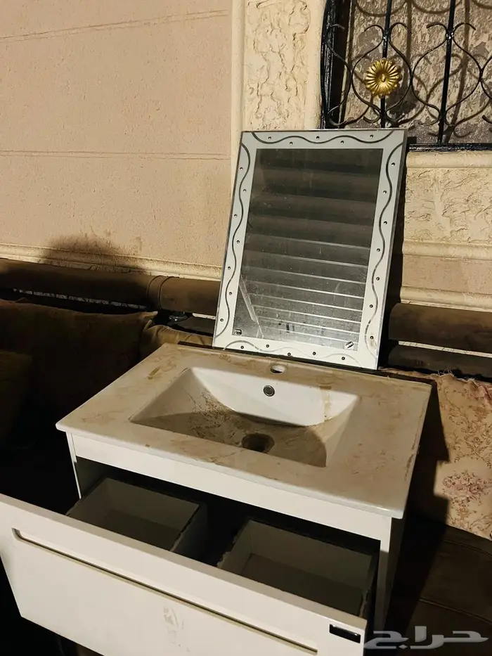 3مغاسل وحده ديكور خشب مع المرايه و2 مغاسل بعمود 1