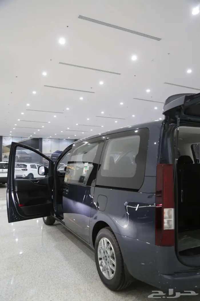 هيونداي ستاريا 2025 FWD 9 راكب ب 125350 بالضريبة 5