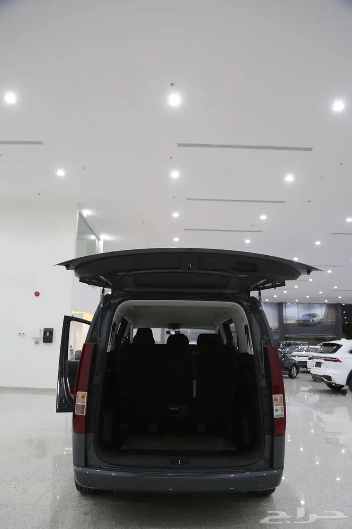 هيونداي ستاريا 2025 FWD 9 راكب ب 125350 بالضريبة 8