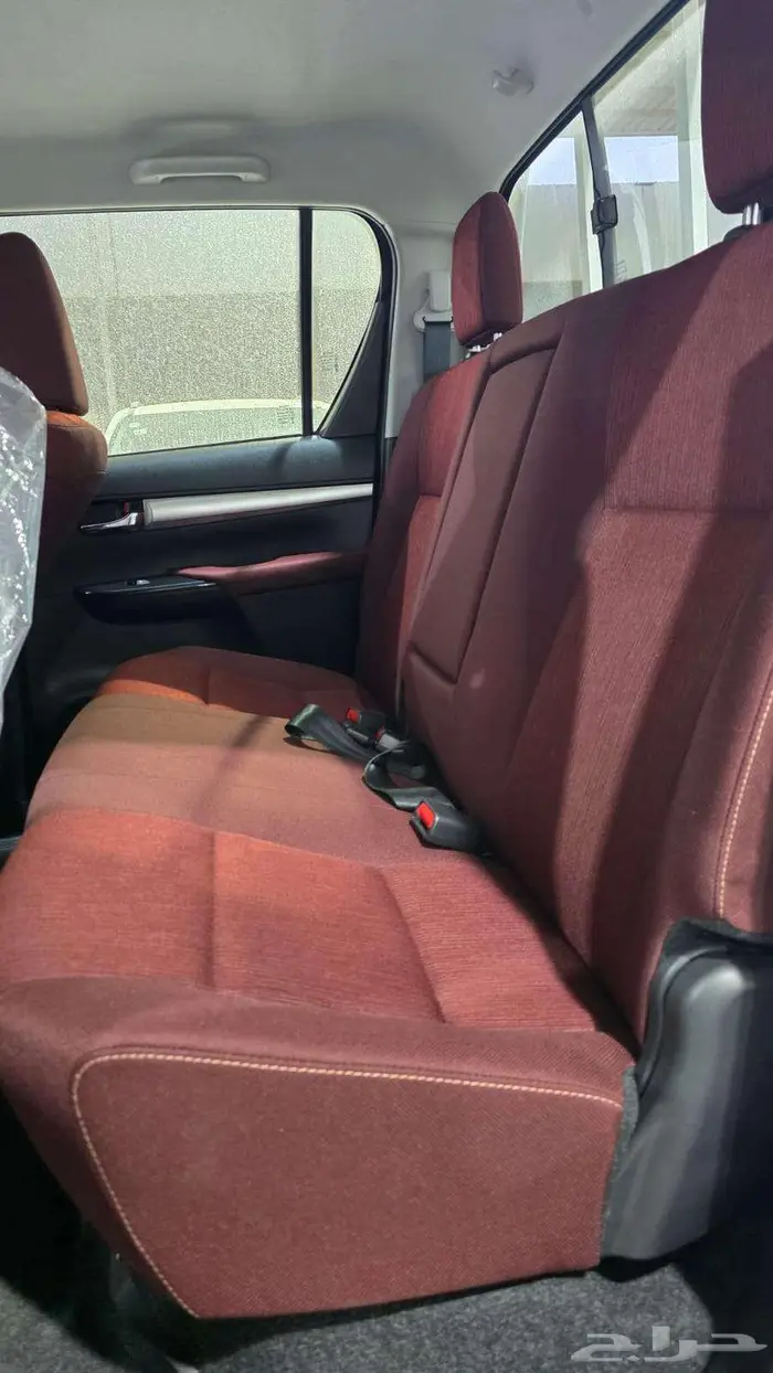 تويوتا هايلكس 2025 بنزين فل كامل بصمة خليجي بالنقد والتقسيط 4