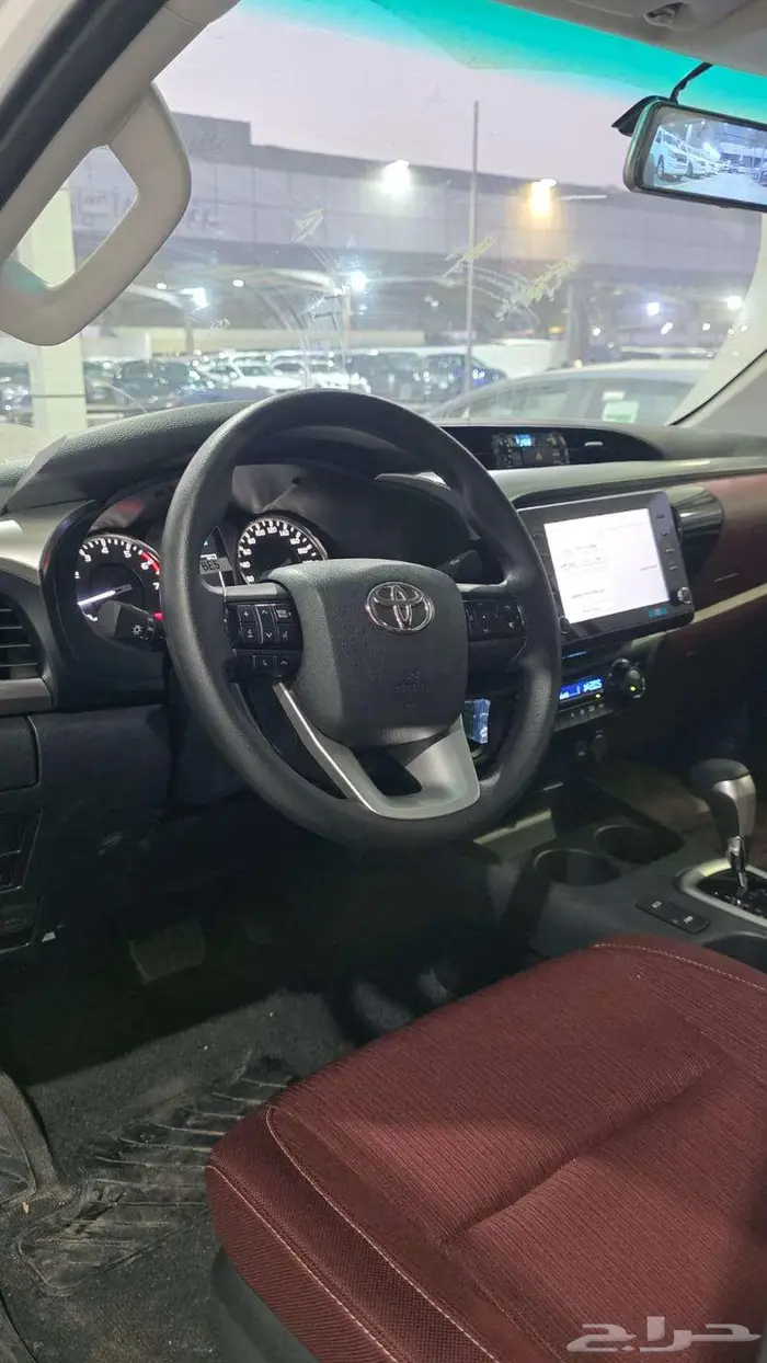 تويوتا هايلكس 2025 بنزين فل كامل بصمة خليجي بالنقد والتقسيط 7