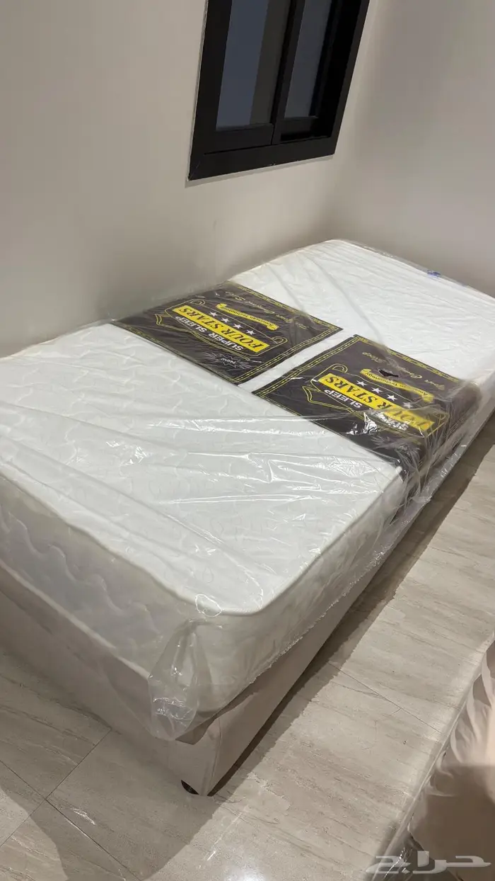 سرير نفر مع اسفنجة جديدة . 0