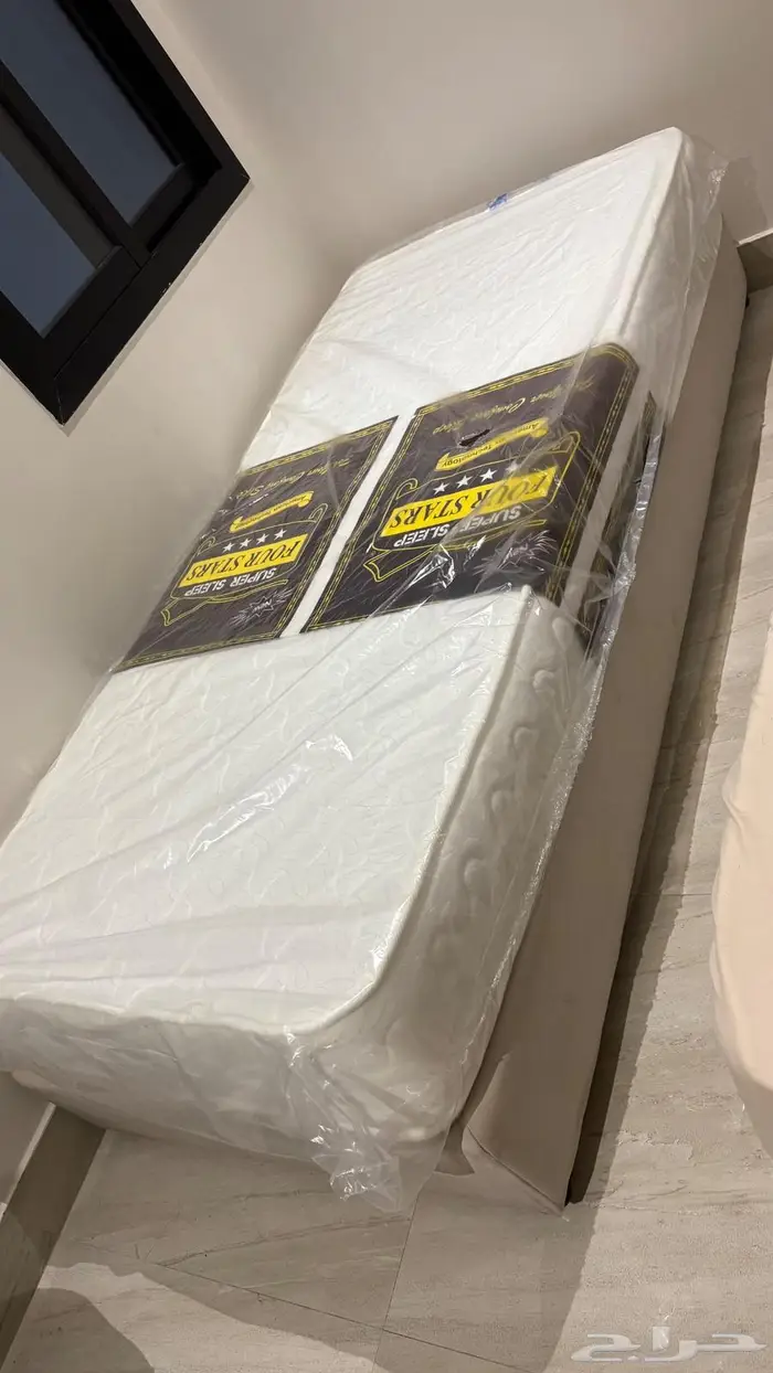 سرير نفر مع اسفنجة جديدة . 1