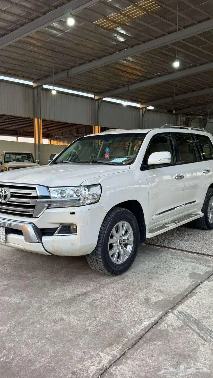 لاند كروزر GXR موديل 2016 0