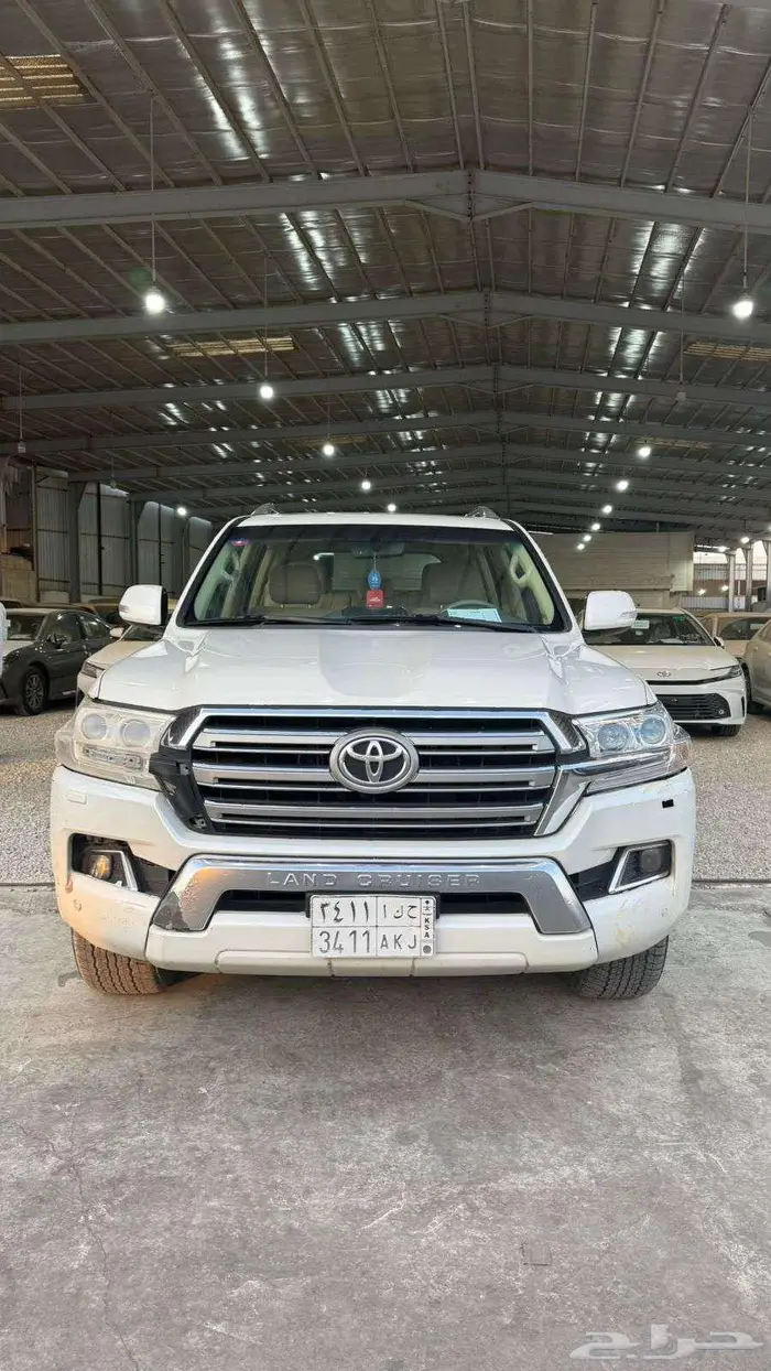 لاند كروزر GXR موديل 2016 3