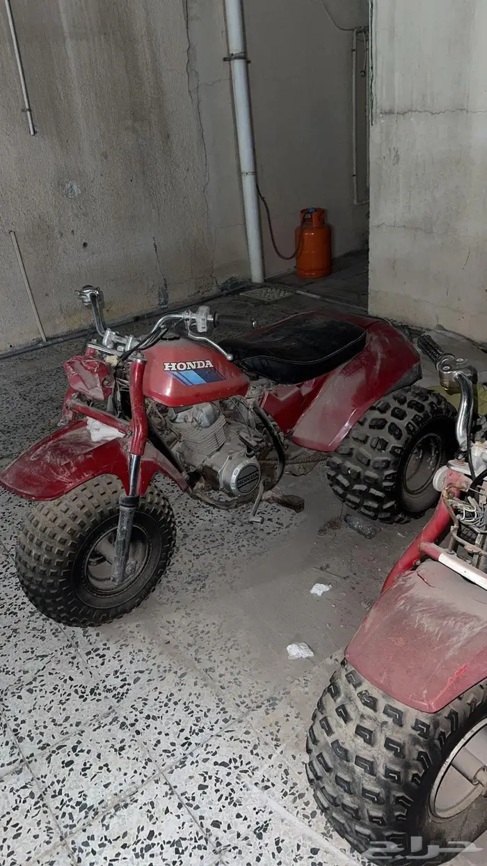 للبيع دبابات هوندا ثلاث كفرات حجم 110 و 200 0