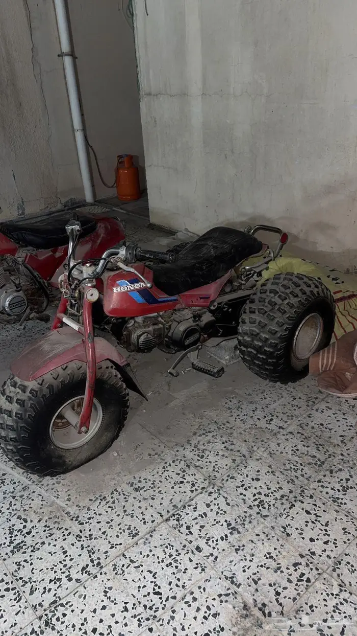 للبيع دبابات هوندا ثلاث كفرات حجم 110 و 200 2