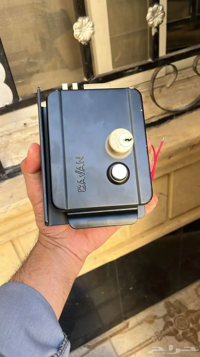 مظلات وصيانة ابواب وبديل خشب 5