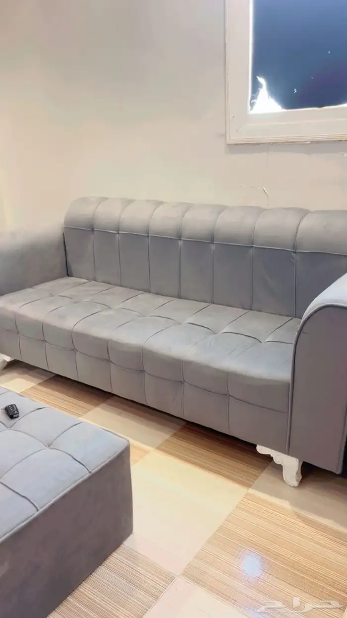 كنب خمس قطع مع طاوله صغيره له 1