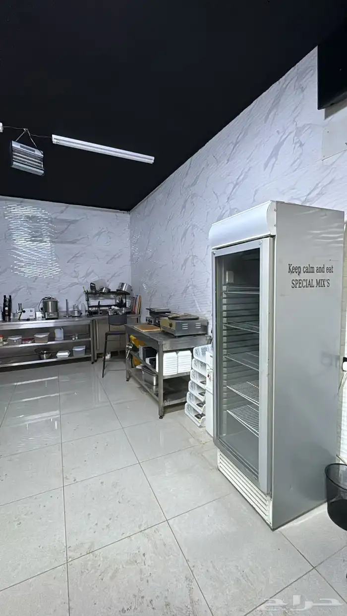مطعم لتقبيل الاغراض او المحل كامل جديد ومرخص 0