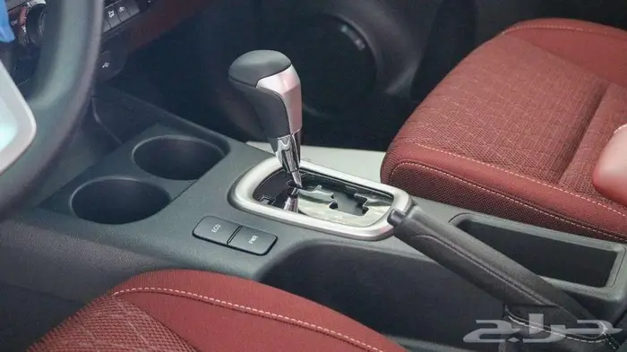 تويوتا هايلوكس غمارتين فل كامل موديل 2025 كاش و اقساط 7