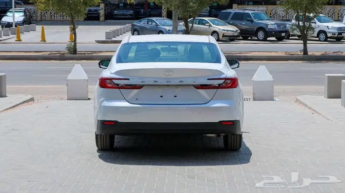 تويوتا كامري 2025 بنزين وهايبرد بالنقد والتقسيط جميع البنوك 6