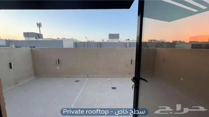 فيلا للإيجار   حي الملقا 24